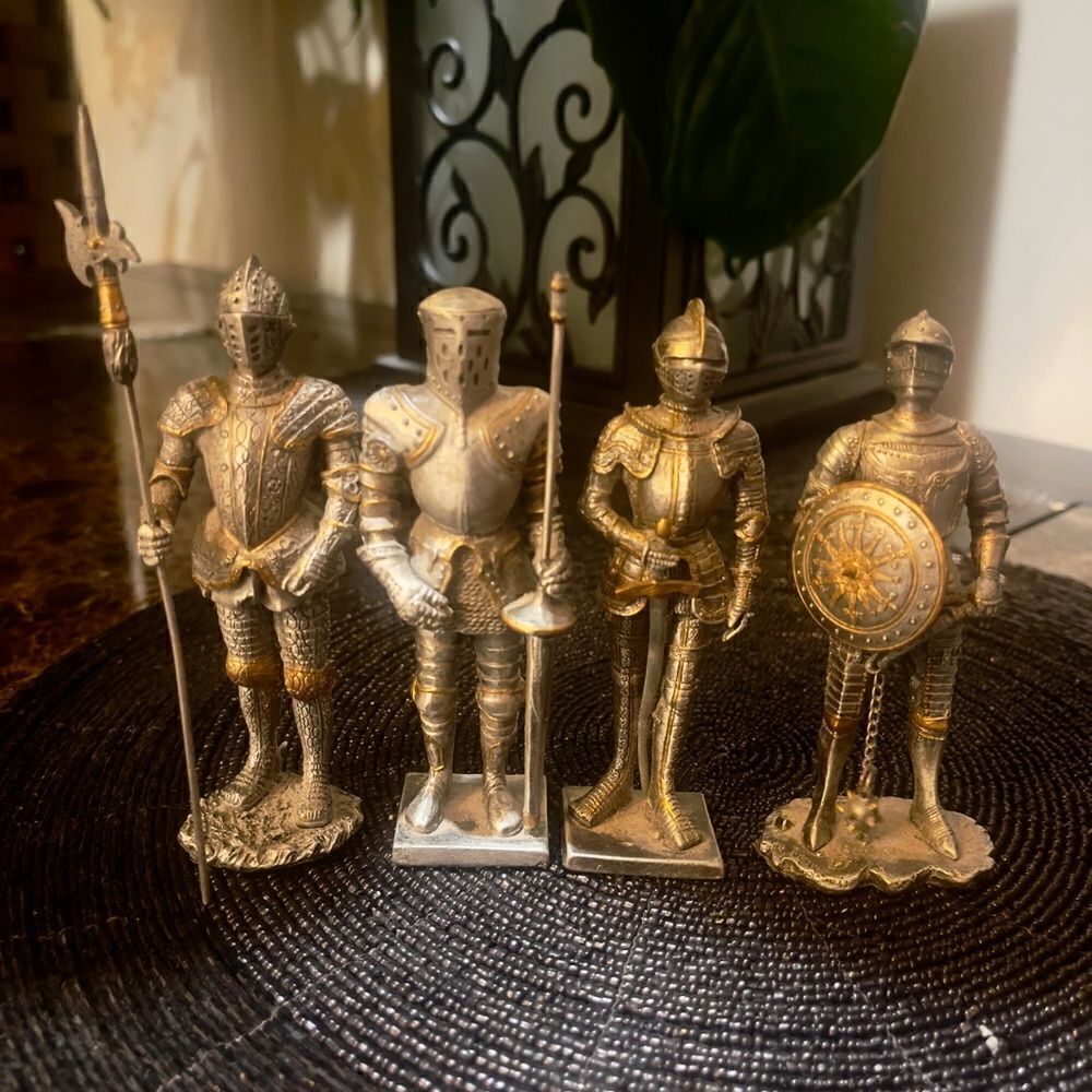 Set of 4 Knights ! - Picture 4 of 16
